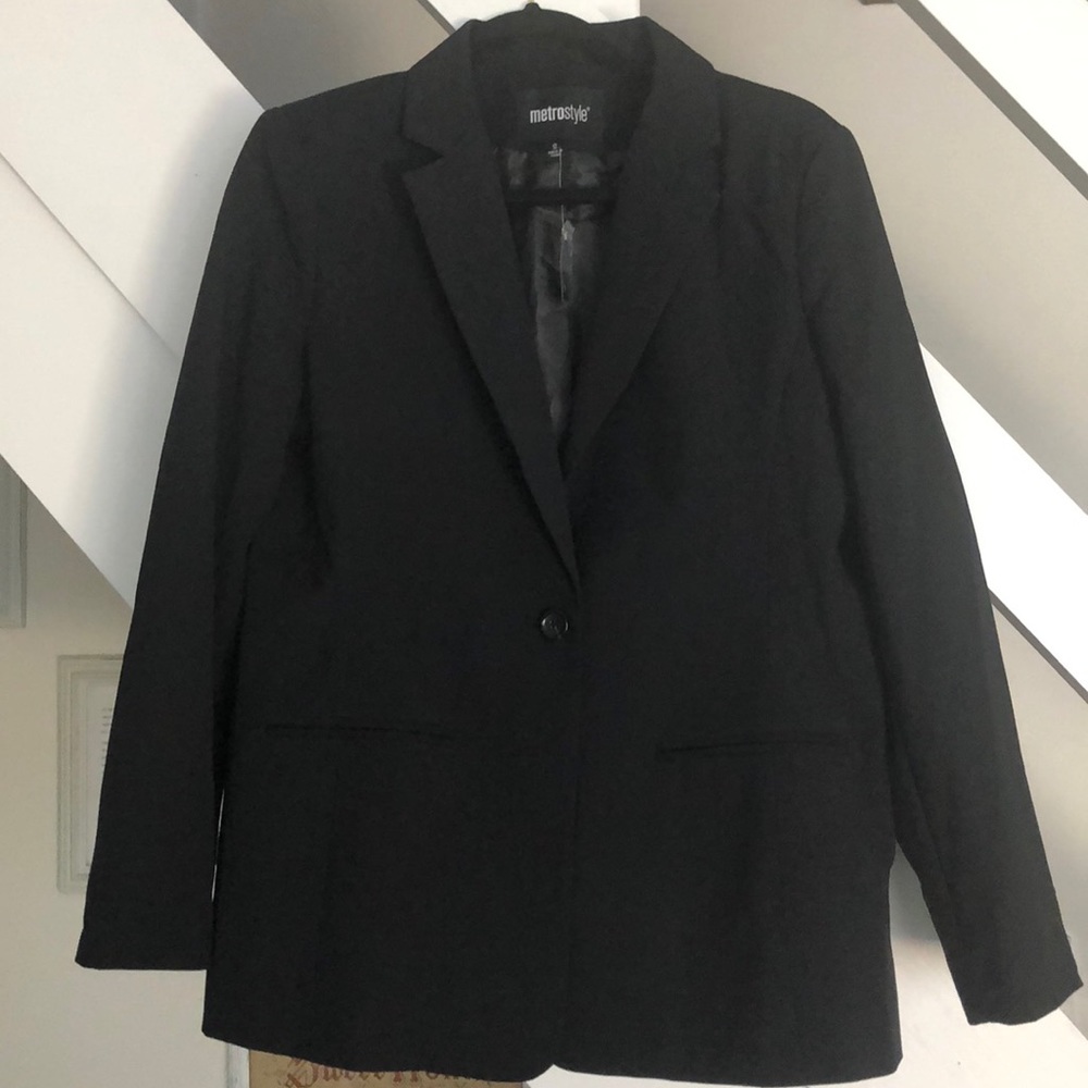 Metrostyle lined single button black blazer 12